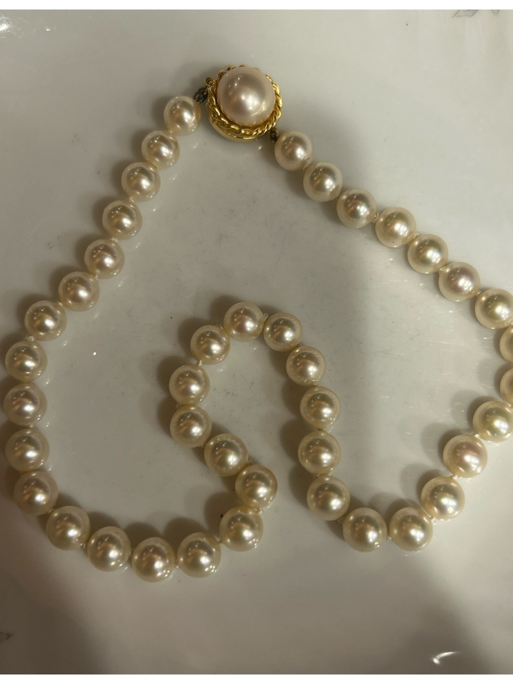 Majorica Pearls Elegant Cream Pearl Strand Necklace with ornate Gold Clasp 14”